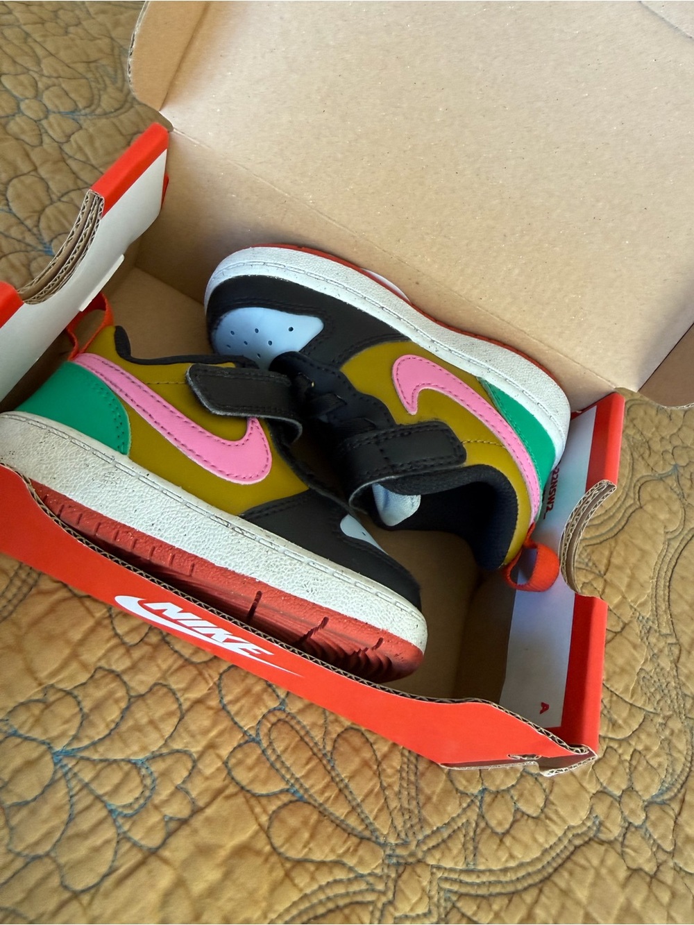 Nike Blazer Mid ‘77 | Multicolor Sneaker with Pink Swoosh